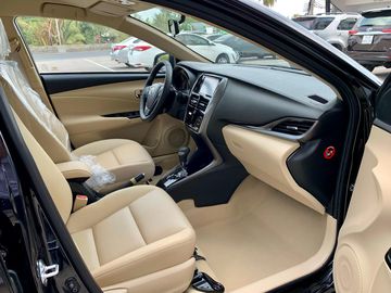 Tổng quan hàng ghế đầu trên Vios 2023