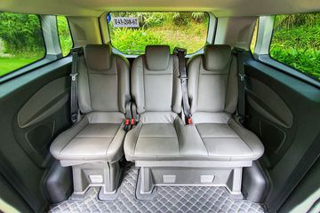 Hàng ghế hành khách trên Tourneo có thể gập độc lập