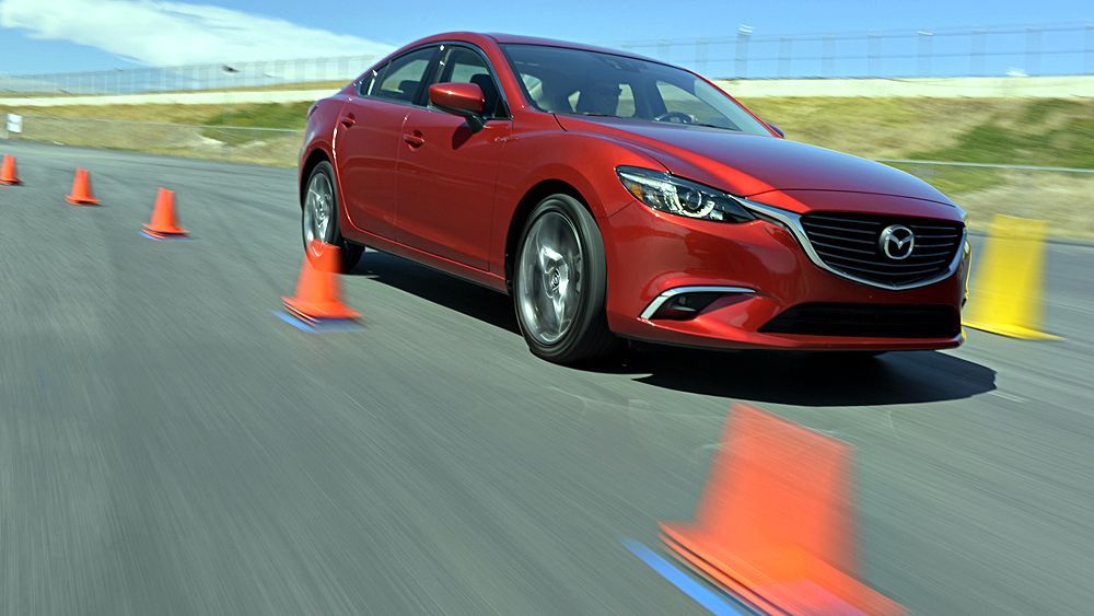  Más información sobre el sistema de control de curvas exclusivo de Mazda G-Vectoring Control