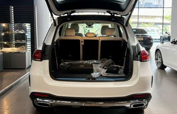 Khoang hành lý trên Mercedes GLE 450 4Matic 2024 chỉ ở mức đủ dùng