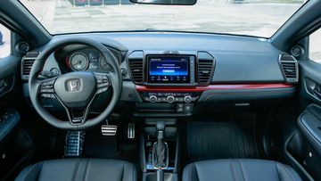 Khoang lái Honda City 2023 không khác biệt nhiều so với phiên bản tiền nhiệm