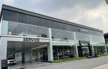 Toàn cảnh mặt tiền của showroom Mazda Bình Dương