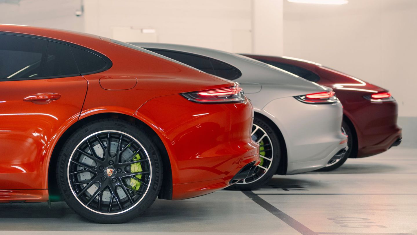 Porsche Panamera 2024 Giá lăn bánh và khuyến mãi T06/2024