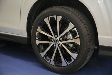 Việc kiểm tra áp suất lốp trước khi vận hành là điều cực kỳ quan trọng