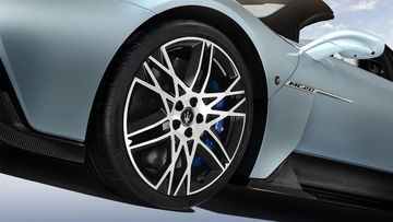 Bộ mâm 20 inch với hoạ tiết 6 cánh đan xen vô cùng ấn tượng