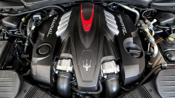 Maserati Quattroporte 2024 sở hữu khối động cơ V6 3.0L hoặc V8 3.8L tùy vào từng phiên bản