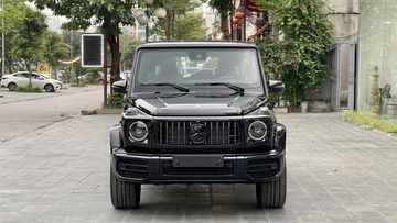 Đầu xe Mercedes G63 AMG 2023 gây ấn tượng với bộ la zăng lớn hơn, bên trong chứa các nan dọc Panamericana độc đáo