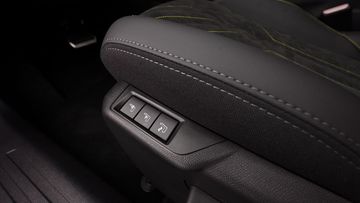 Ghế lái phiên bản GT cũng cao cấp hơn hẳn với tính năng massage, duy nhất trong phân khúc