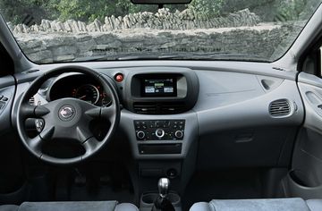 Bảng taplo Nissan Almera 2003