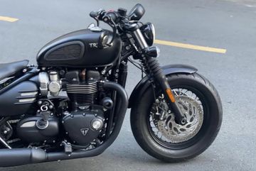 Hệ thống phanh trước Brembo 2 piston đĩa đôi với đường kính 310mm