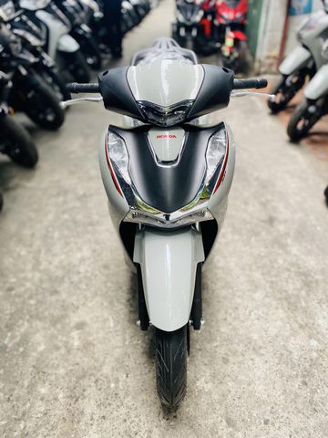  Honda SH 125i 2024 sử dụng hệ thống đèn LED phía trước luôn sáng