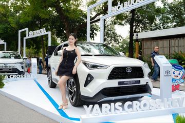 Yaris Cross chinh phục kh&aacute;ch h&agrave;ng bằng thiết kế trẻ trung, c&aacute; t&iacute;nh.
