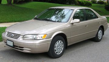 Toyota đã có một vài sự thay đổi nhỏ về ngoại thất cho phiên bản năm 2000