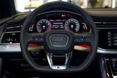 Vô lăng Audi A7 S line kiểu D-cut thể thao hơn