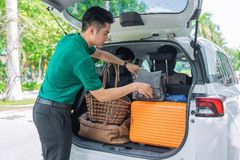 Cốp Avanza Premio rộng và có thể tăng diện tích chở đồ khi gập các hàng ghế phía sau