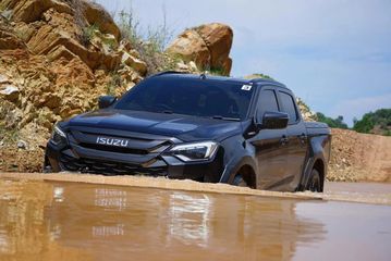 Isuzu D-Max 2025 gây ấn tượng với khả năng lội sâu đến 800 mm