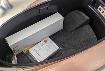 Cốp xe Yamaha Grande 2024 vô cùng rộng rãi với dung tích lên đến 27 lít