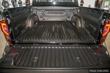 Nissan Navara 2021 cho khả năng chở hàng lên đến 950kg.