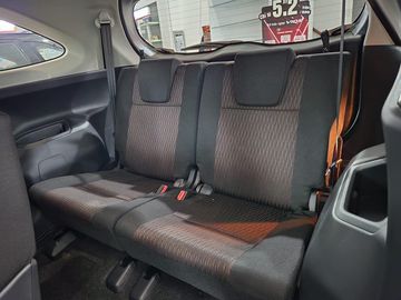 Avanza Premio 2023 sở hữu ghế ngồi bọc nỉ thông thường