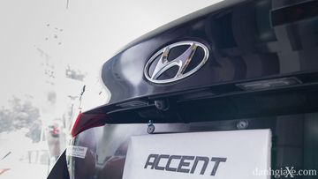 Camera lùi trên Hyundai Accent 2018