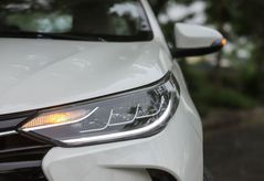 Đèn xe trên bản nâng cấp sử dụng công nghệ LED hiện đại