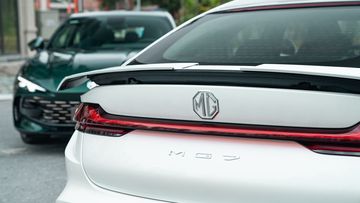 MG7 2.0T Premium trang bị đuôi lướt gió sau điều khiển điện bán tự động, tô đậm chất thể thao