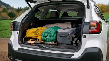 Cốp xe có thể chở nhiều hàng hóa, vật dụng khác nhau