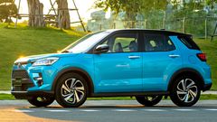 Phần thân xe Toyota Raize 2023 gây ấn tượng với hốc bánh và sườn xe được ốp nhựa màu đen