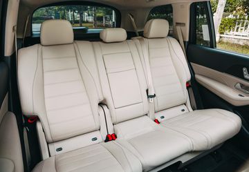 Hàng ghế thứ 3 của mẫu SUV hạng sang cỡ lớn này cũng rất rộng rãi