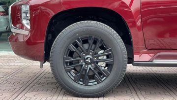 Lazang sơn đen trên 2 phiên bản Black Edition của Mitsubishi Pajero Sport 2024