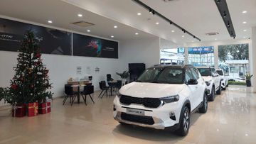 Khu vực trưng bày tại KIA Thọ Xuân