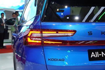 Đuôi xe Skoda Kodiaq 2025 nổi bật hơn với cụm đèn hậu LED tạo hình chữ C cá tính hơn