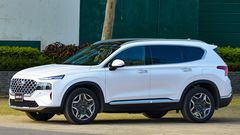 Phần vè cua lốp trên Hyundai SantaFe 2023 lồi ra rõ rệt, mâm xe thiết kế mới