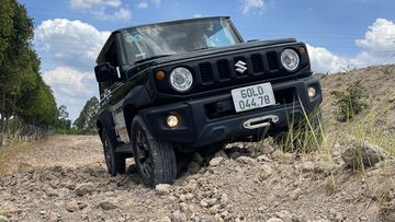 Ngôn ngữ thiết kế Suzuki Jimny 2024 nổi bật với vẻ ngoài vuông vức, đậm chất SUV Off-road