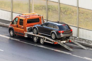Các chính sách hỗ trợ kéo xe là một trong những yếu tố cần được quan tâm khi khách hàng lựa chọn hãng bảo hiểm ô tô