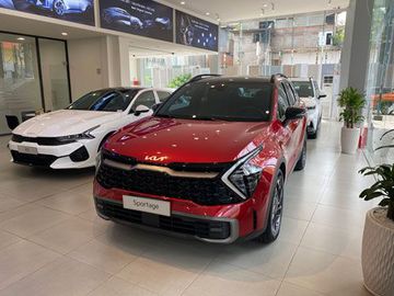 Nhiều đại lý kinh doanh ôtô rơi vào tình trạng ảm đạm suốt mấy tháng nay.