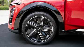 VinFast VF 7 2024 phiên bản Plus trang bị la-zăng hợp kim 20 inch lớn nhất phân khúc