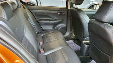 Khoảng duỗi chân ở hàng ghế thứ 2 đạt mức 620mm, tương đương một số dòng xe hạng C