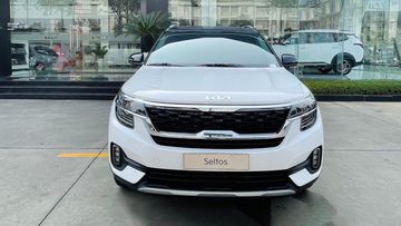 Lưới tản nhiệt dạng lưới kim cương 3D, mở rộng sang 2 bên nối liền cụm đèn pha 2 tầng độc đáo