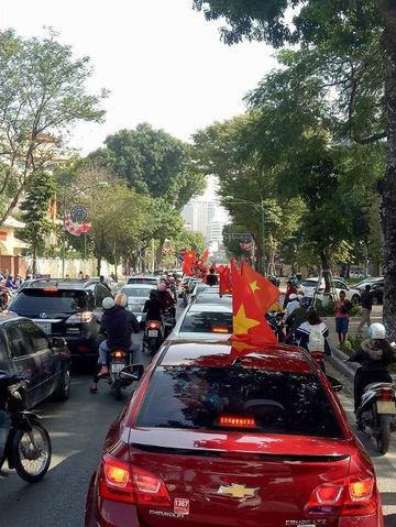Đoàn xe diễu hành qua các tuyến phố chính của Hà Nội