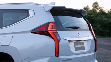 Điểm nhấn nổi bật là cụm đèn hậu LED với đồ họa sắc sảo ôm dọc theo trụ D