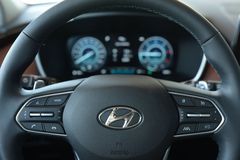 Các phím bấm chức năng tích hợp trên Hyundai Santa Fe 2022