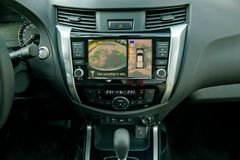 Màn hình cảm ứng 8 icnh tích hợp đa chức năng tiện dụng của Nissan Navara