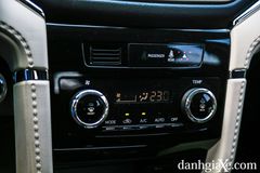 Toyota Rush 2021 vẫn sử dụng hệ thống điều hòa tự động với cửa gió dành riêng cho hàng ghế sau.