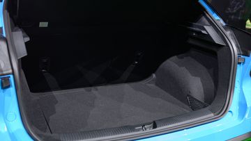 Dung tích khoang hành lý MG4 EV 2024 vừa phải với phân khúc xe hạng B