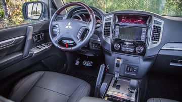 Không gian nội thất trên xe rộng rãi nhưng vẫn còn khá đơn điệu