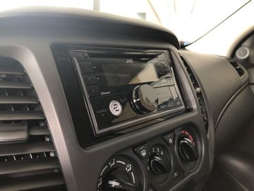 Đầu CD trên Mitsubishi Triton 4X2 MT