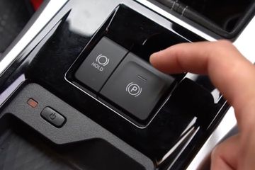 Toyota Veloz 2023 được trang bị  nhiều tính năng hỗ trợ lái, trong đó có Auto Hold