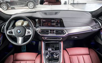 BMW X6 xDrive40i M Sport 2023 sở hữu hệ thống tiện nghi - giải trí hiện đại với các trang bị phong phú