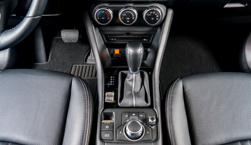 Khu vực cần số đẹp mắt của Mazda CX-3 2024